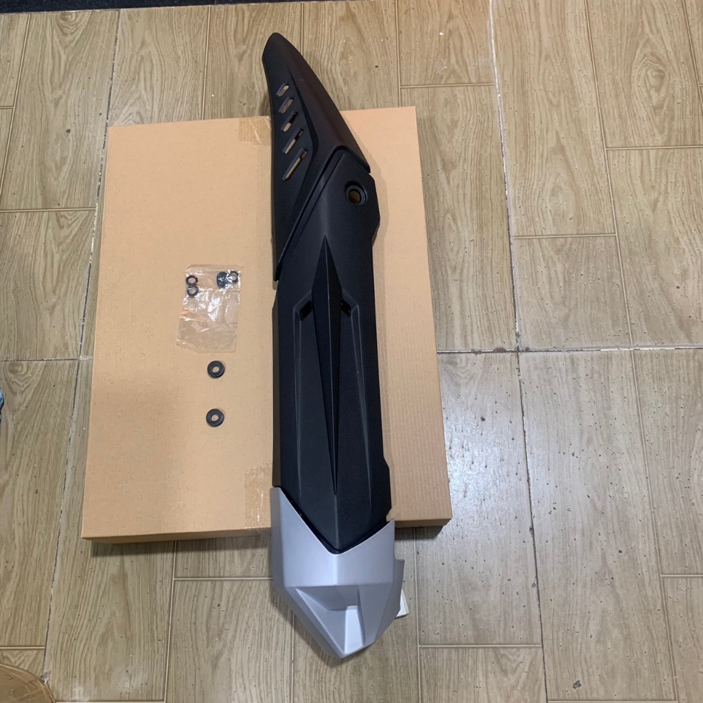 Ốp pô và chụp đích pô xe WINNER V1 kiểu THÁI màu đen mờ đích màu bạc