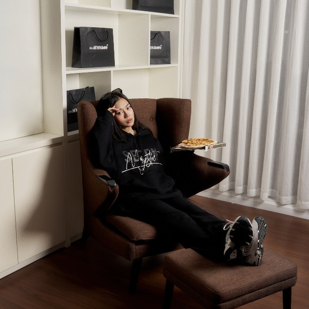 Áo Hoodies Unisex SEVENTOWN MAJESTIC HOODIES màu đen Local Brand