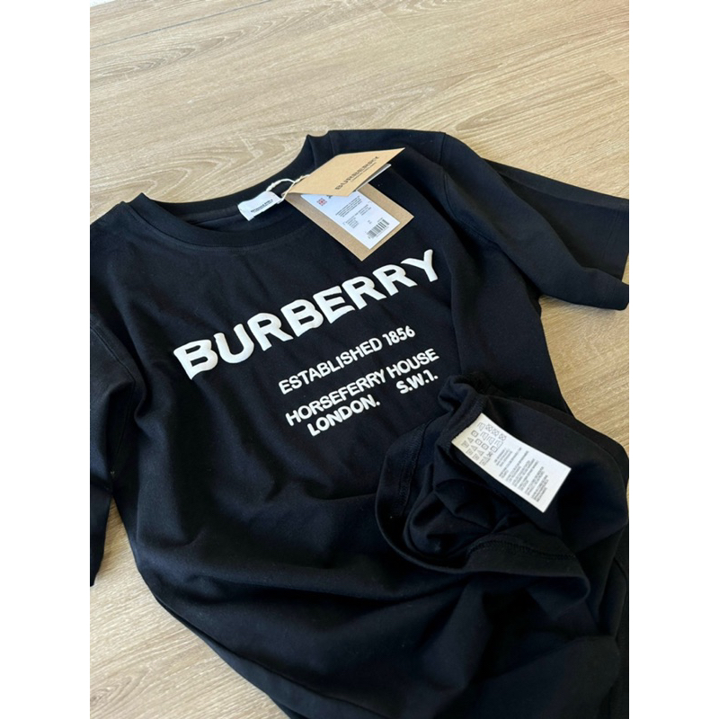 ÁO PHÔNG MÀU ĐEN CHỮ BURBERRY