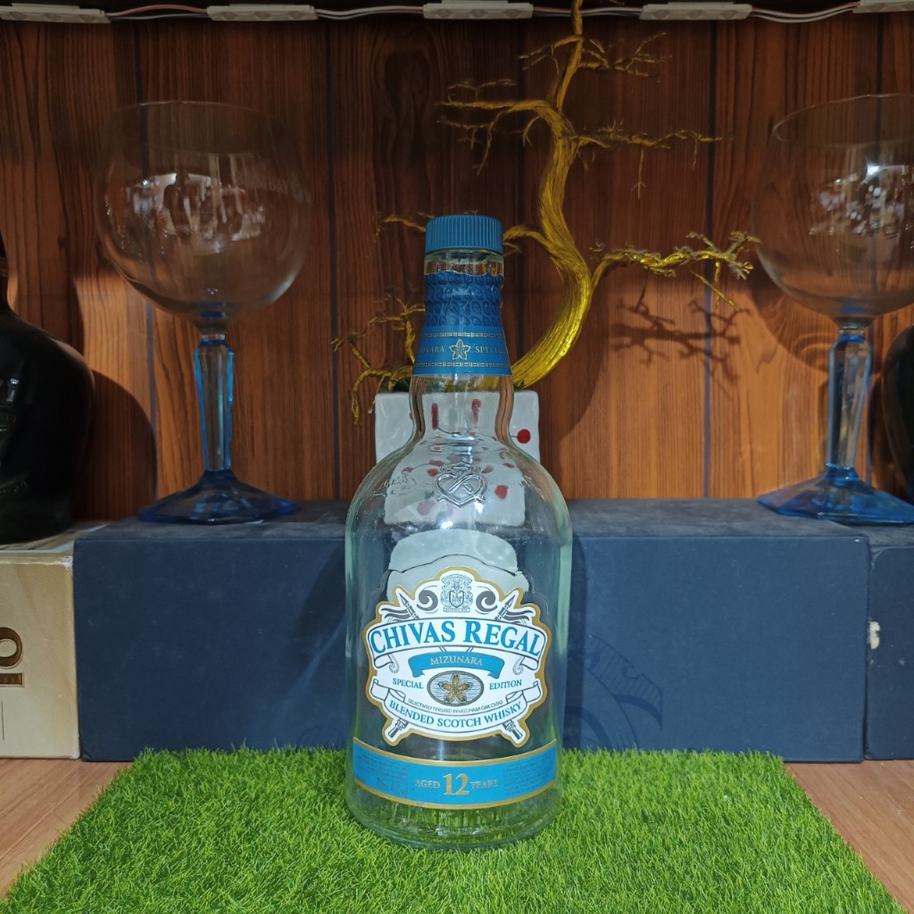 Vỏ chai rượu ngoại Chivas 12 năm phiên bản Nhật trưng bày decor (chai rỗng)