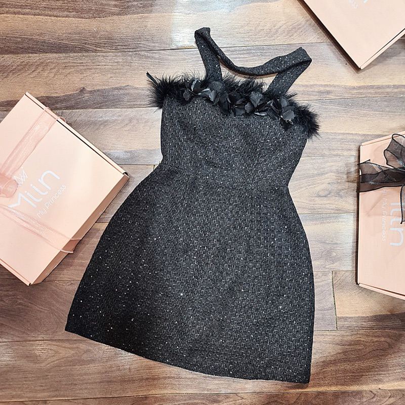 Váy Dạ Nhũ Quây Hoa Lông Dây Cổ