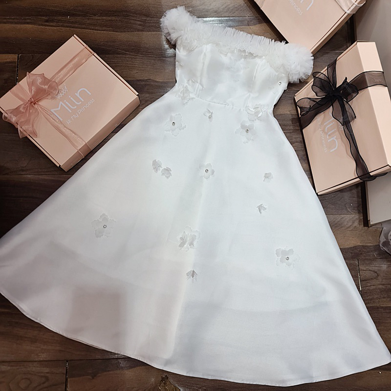 Váy Tapta Trễ Vai Lưới Xếp Đính Hoa Đá