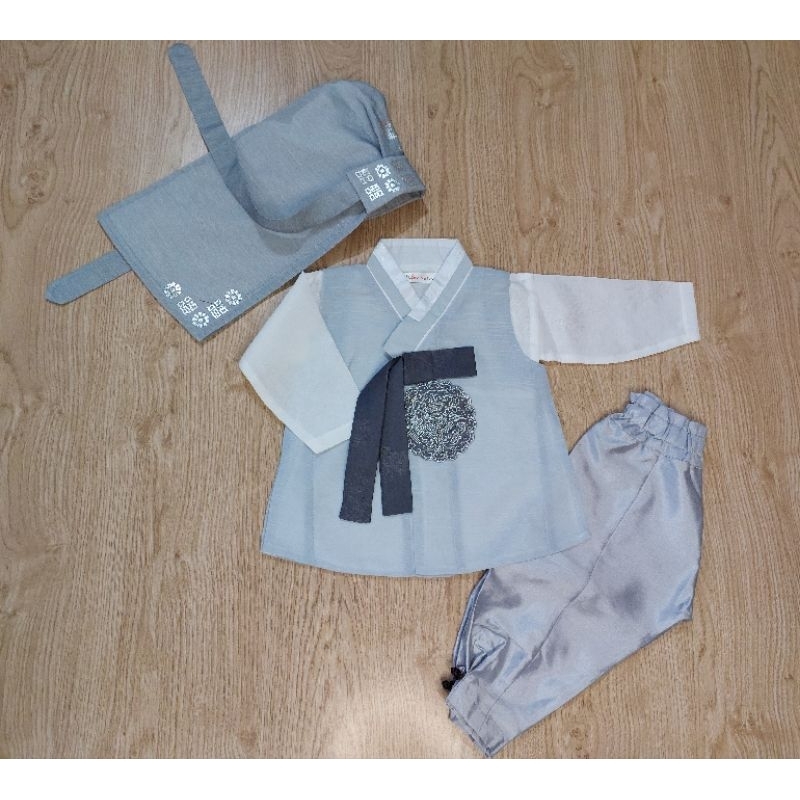 Set hanbok bé trai có mũ