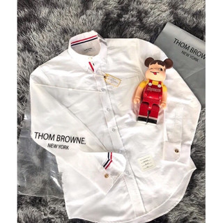 Sơ mi thom brown màu trắng 3 cúc vàng