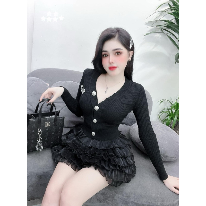 Set áo tay dài cổ v hàng nút tăm kèm váy tơ tầng xinh
