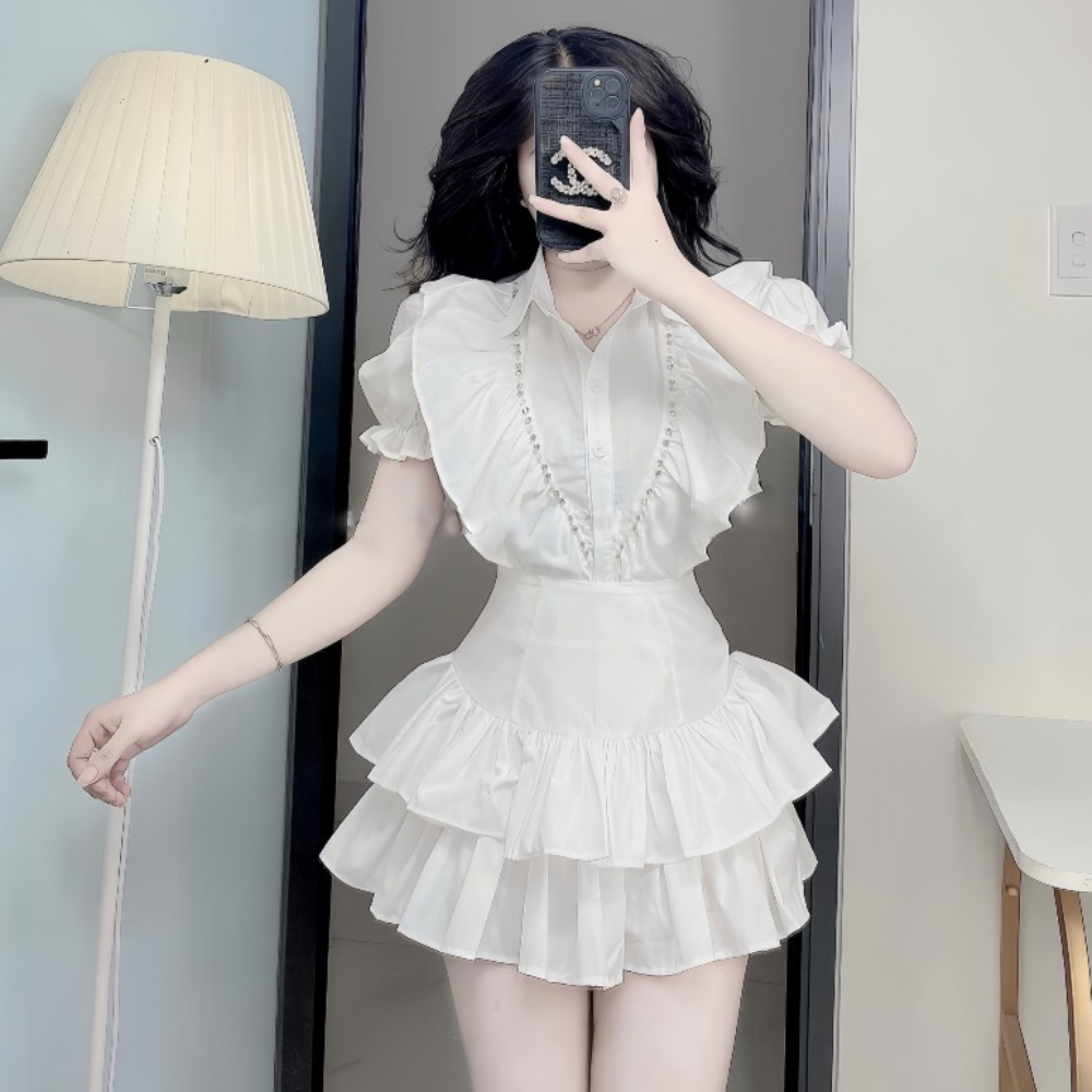Set áo bèo cổ sơ mi phối viền đá mix chân váy tâng xoè, phù hợp với cô nàng thích phong cách tiểu thư bánh bèo
