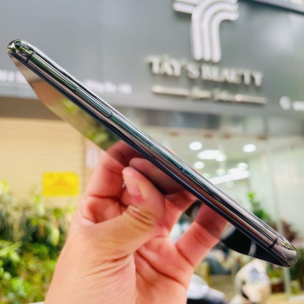 1p 11 Pr o 256GB giá rẻ hàng like new 99% ngoại hình cực đẹp full màu - Máy zin chính hãng LLA20