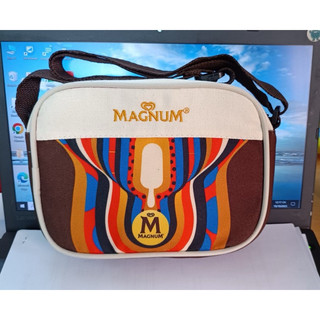 Túi đeo chéo thời trang hot trend Magnum