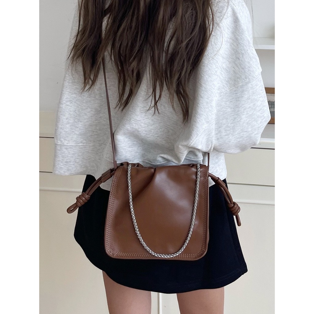 Túi xách đeo chéo nữ dây rút phối dây kim loại phong cách basic vintage