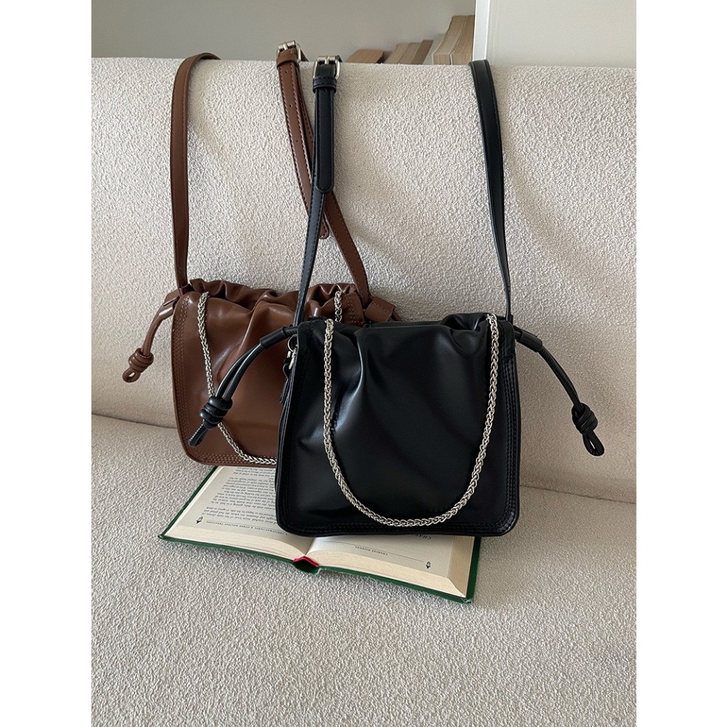 Túi xách đeo chéo nữ dây rút phối dây kim loại phong cách basic vintage