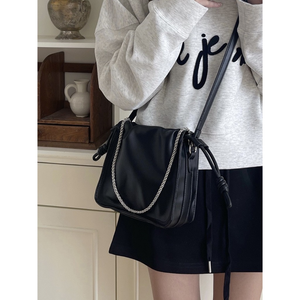 Túi xách đeo chéo nữ dây rút phối dây kim loại phong cách basic vintage