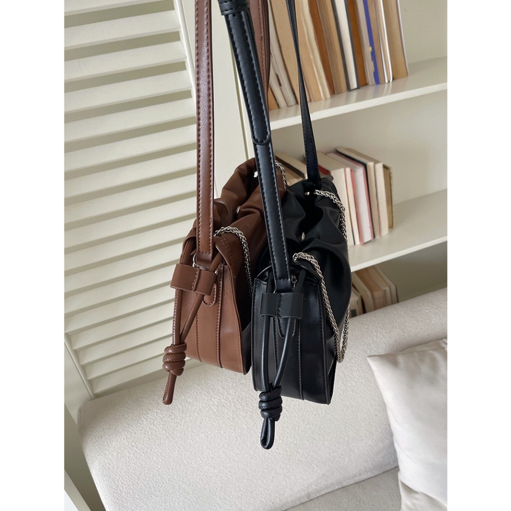 Túi xách đeo chéo nữ dây rút phối dây kim loại phong cách basic vintage