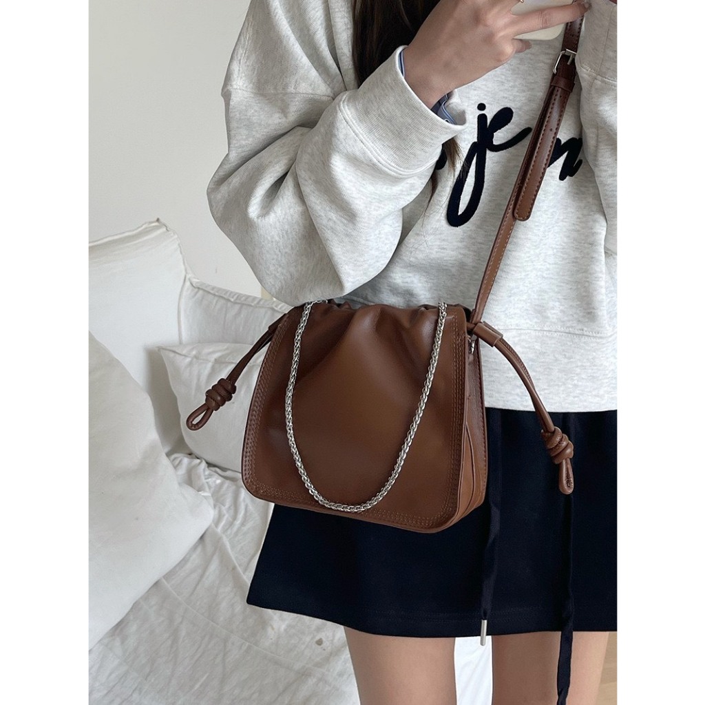 Túi xách đeo chéo nữ dây rút phối dây kim loại phong cách basic vintage