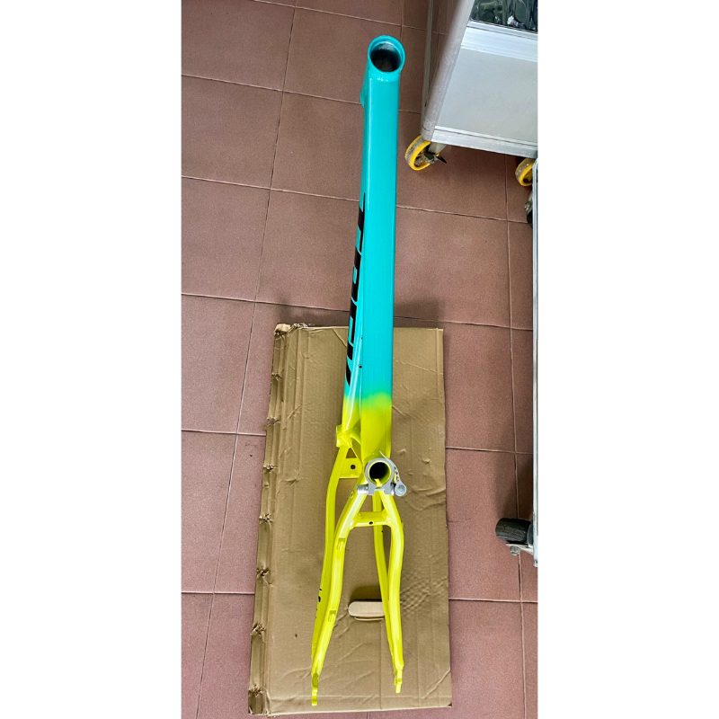 Khung sườn xe đạp thể thao nhôm 700c / 26 inch thắng phanh đĩa sườn mới sơn lại hiệu