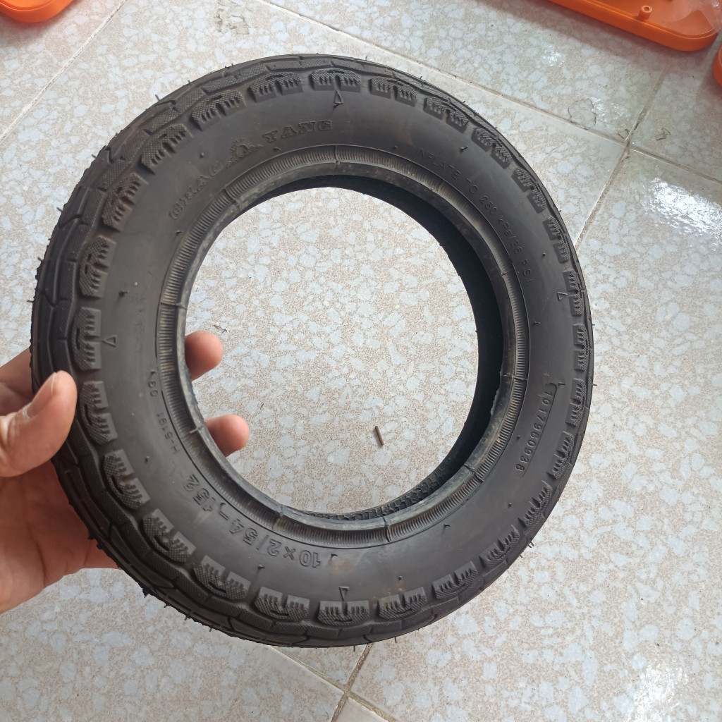 Lốp 10 inch tháo từ bánh xe cũ
