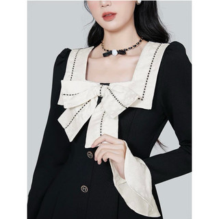 váy phối cổ vuông