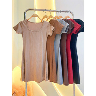Đầm Xoè Suông Cổ Vuông Trơn