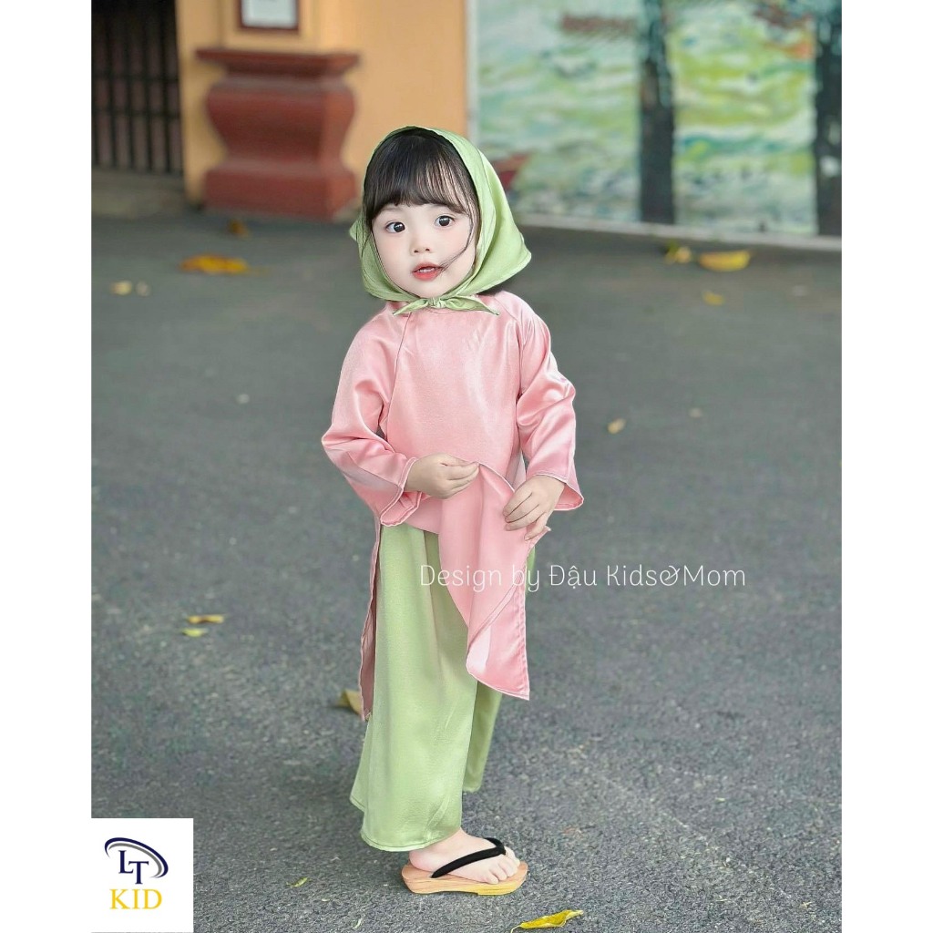 Áo dài hồng kèm khăn mỏ quạ bé gái