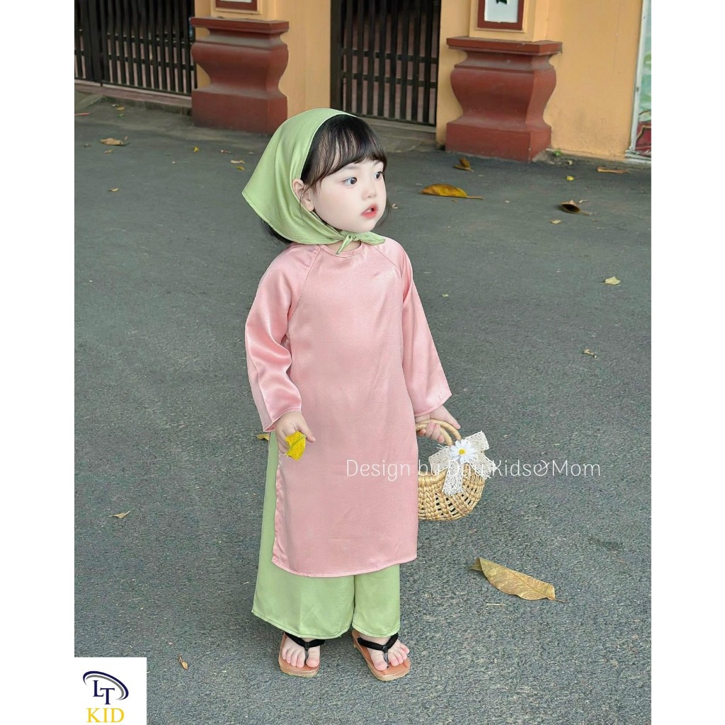 Áo dài hồng kèm khăn mỏ quạ bé gái
