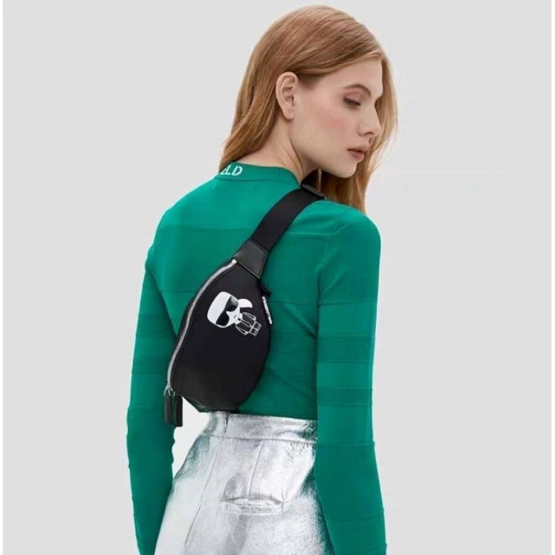 ⛔️Túi KL đeo chéo đeo thắt lưng nylon nhãn kim loại màu đen dành cho nam nữ Karl Lagerfeld/Karl Lagerfeld