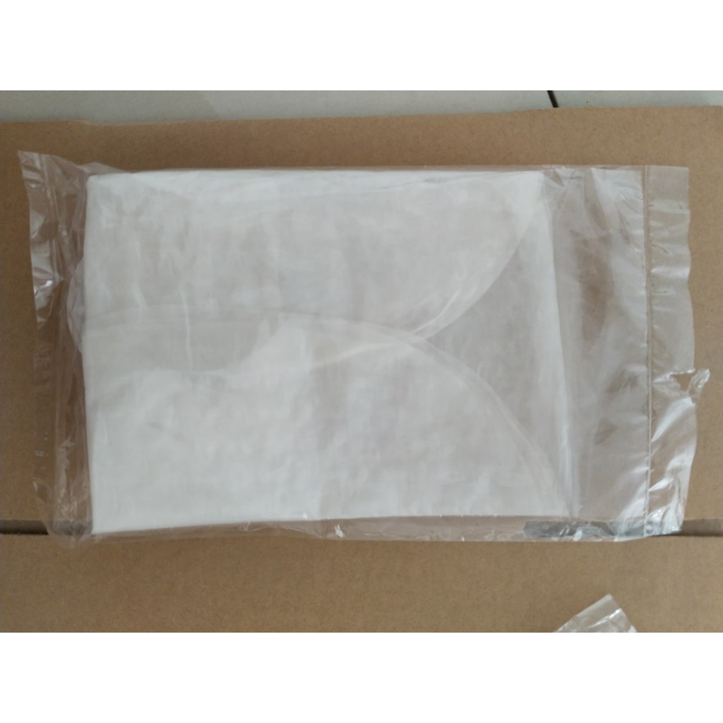 Bánh tráng phơi sương mềm dẻo chấm ớt siêu cay.