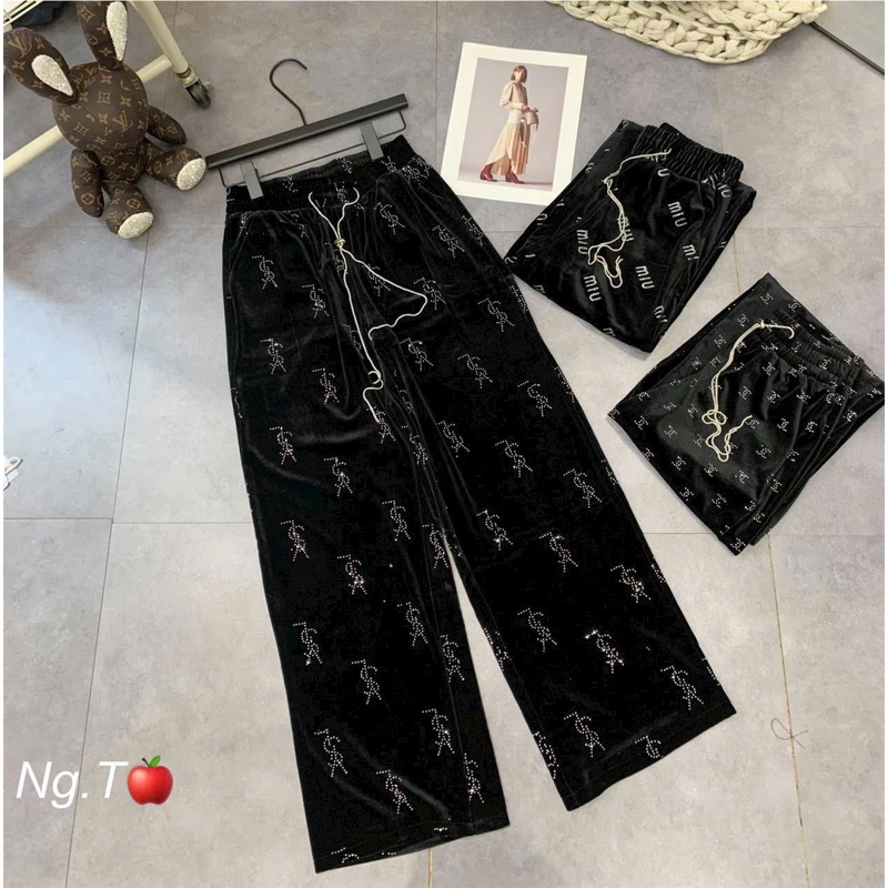 QUẦN XUÔNG NHUNG ĐÍNH ĐÁ CHỮ HÃNG CẠP CHUN DÂY XÍCH MS16299