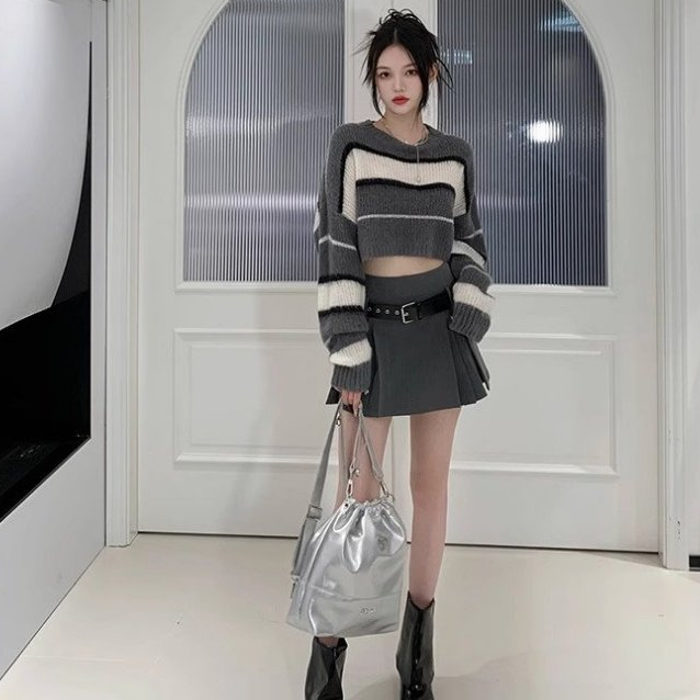 A23 Áo len kẻ croptop dáng rộng Habii