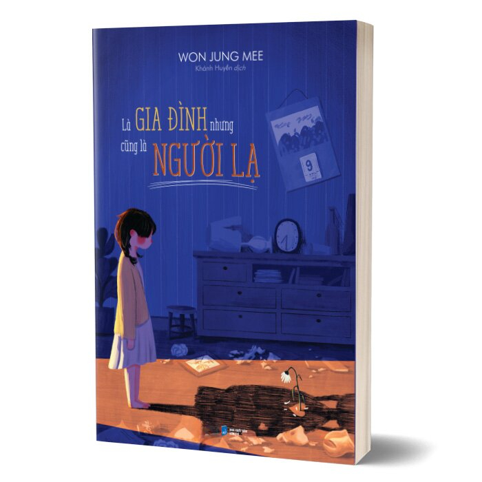 Sách - Là Gia Đình Nhưng Cũng Là Người Lạ