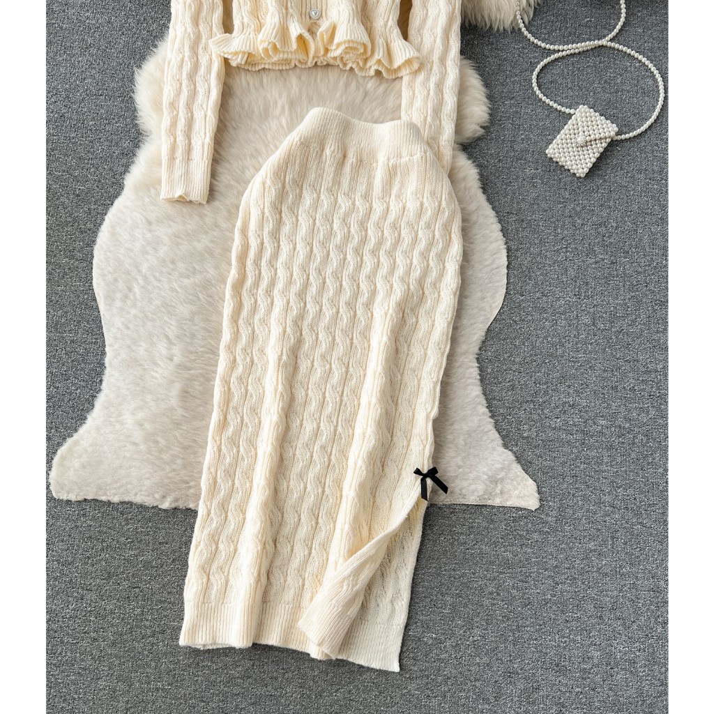 Set áo len viền nấm ngắn ngọt ngào kèm váy xẻ