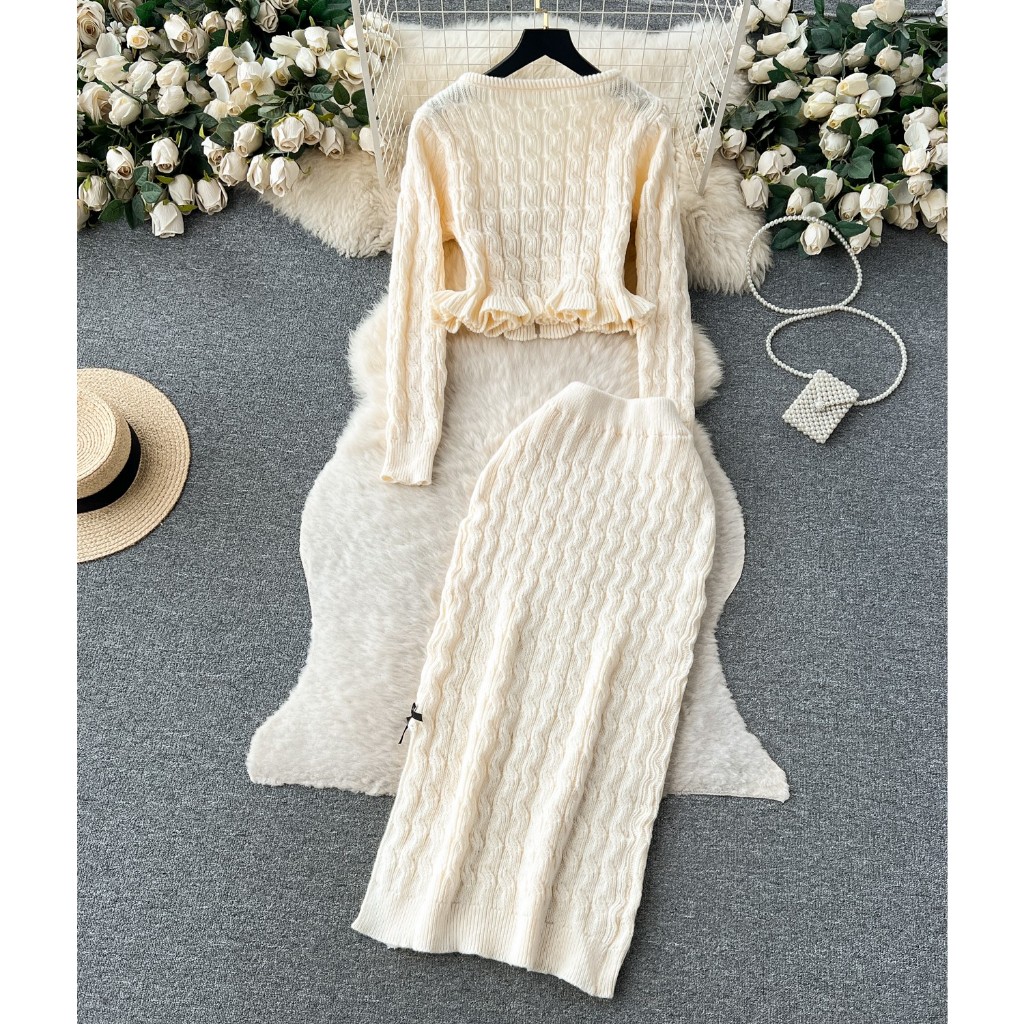 Set áo len viền nấm ngắn ngọt ngào kèm váy xẻ