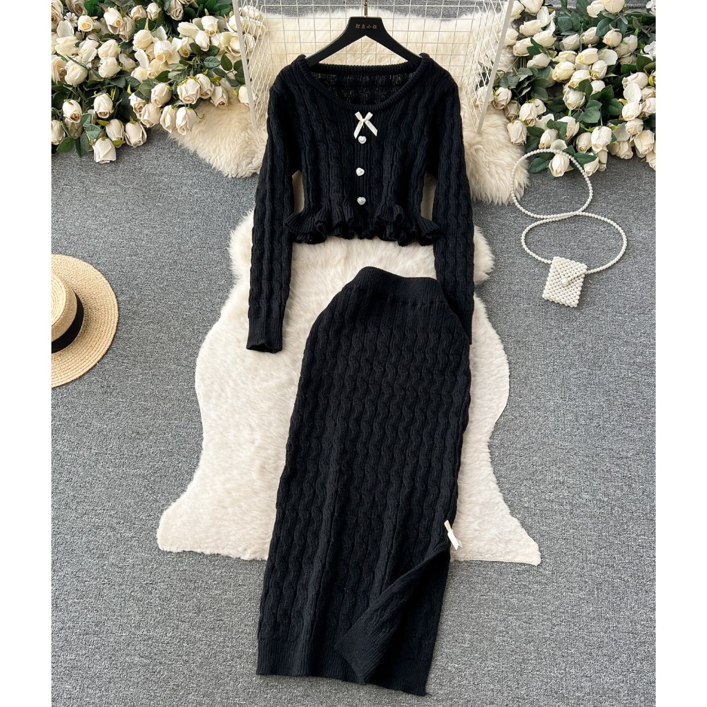 Set áo len viền nấm ngắn ngọt ngào kèm váy xẻ