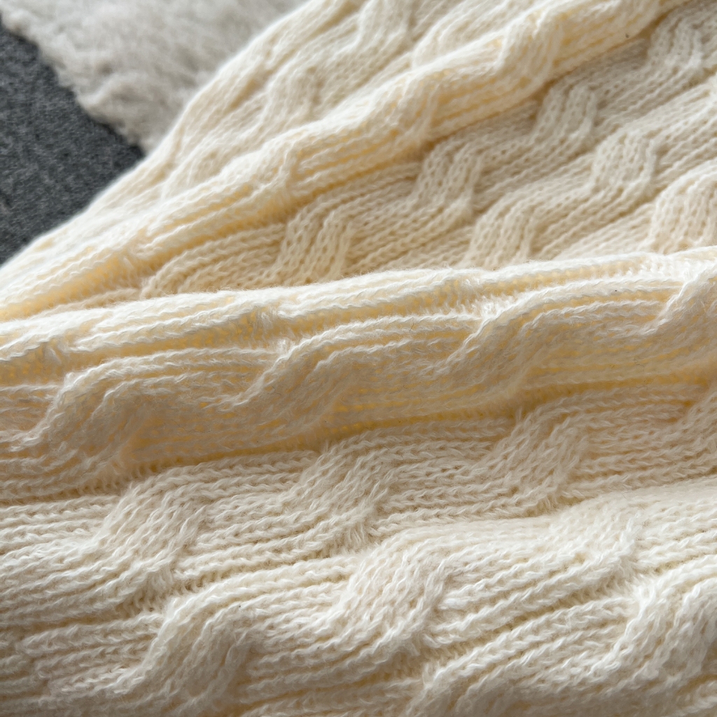 Set áo len viền nấm ngắn ngọt ngào kèm váy xẻ