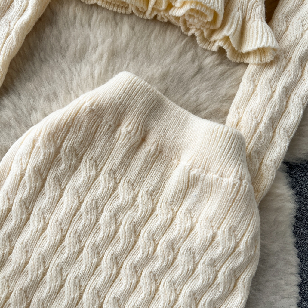 Set áo len viền nấm ngắn ngọt ngào kèm váy xẻ