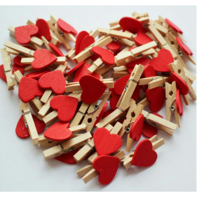 Kẹp gỗ mini hình trái tim màu đỏ dùng trang trí dây đèn led, ghim giấy, ảnh couple, văn phòng phẩm