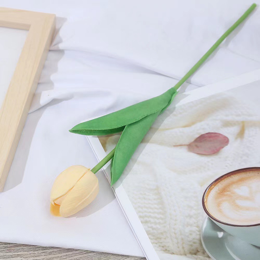 Hoa tulip silicon trang trí nhà trang trí phòng trà trang trí ngày tết