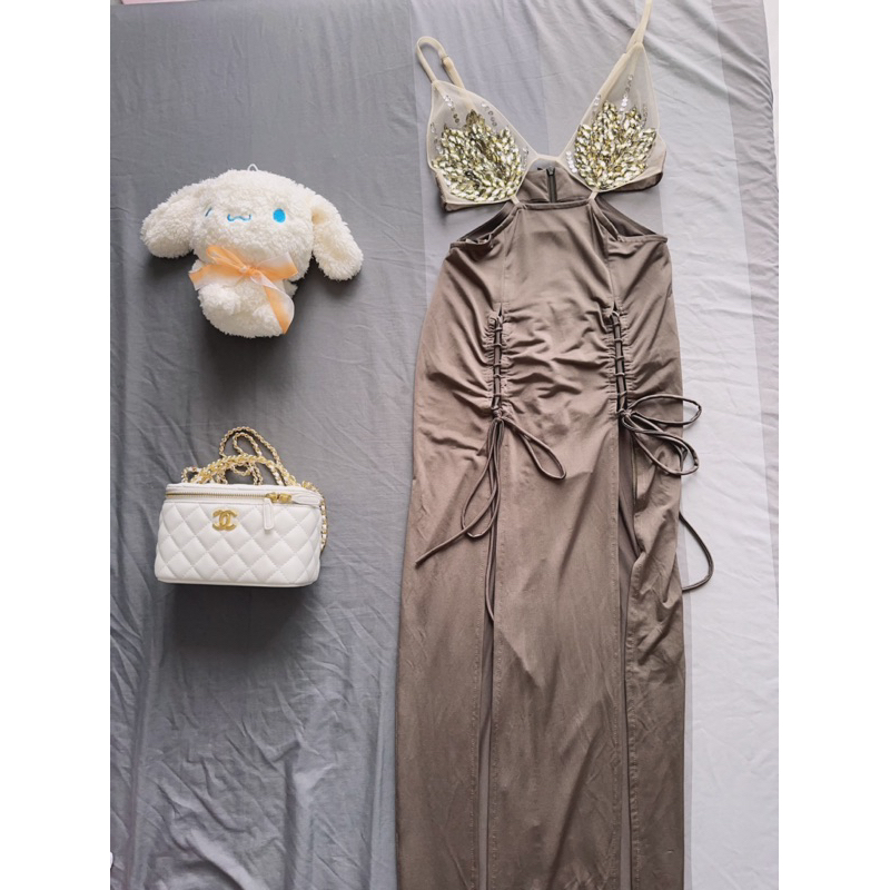 Thanh lý đầm Amber Design xẻ tà màu xanh rêu