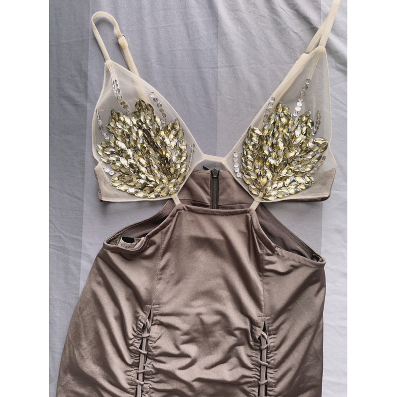 Thanh lý đầm Amber Design xẻ tà màu xanh rêu