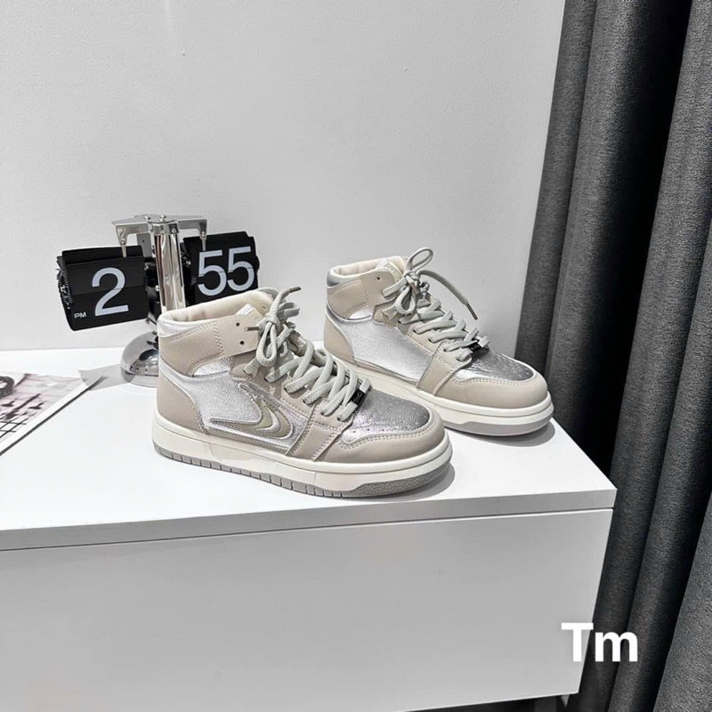 Giày nữ thể thao sneaker dáng jorda màu bạc qccc fullbox . Thuytienshoes