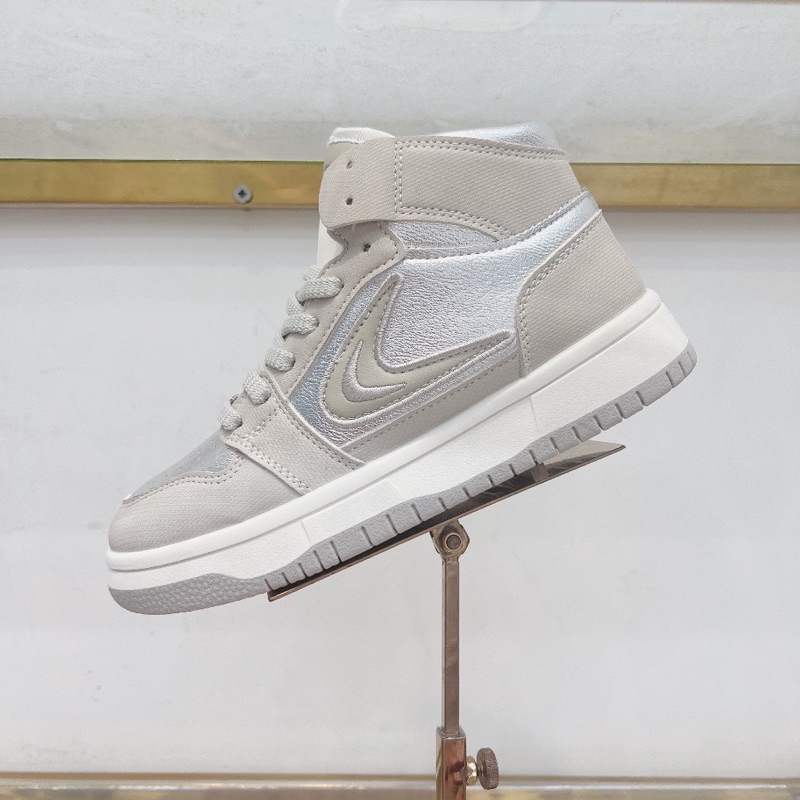 Giày nữ thể thao sneaker dáng jorda màu bạc qccc fullbox . Thuytienshoes
