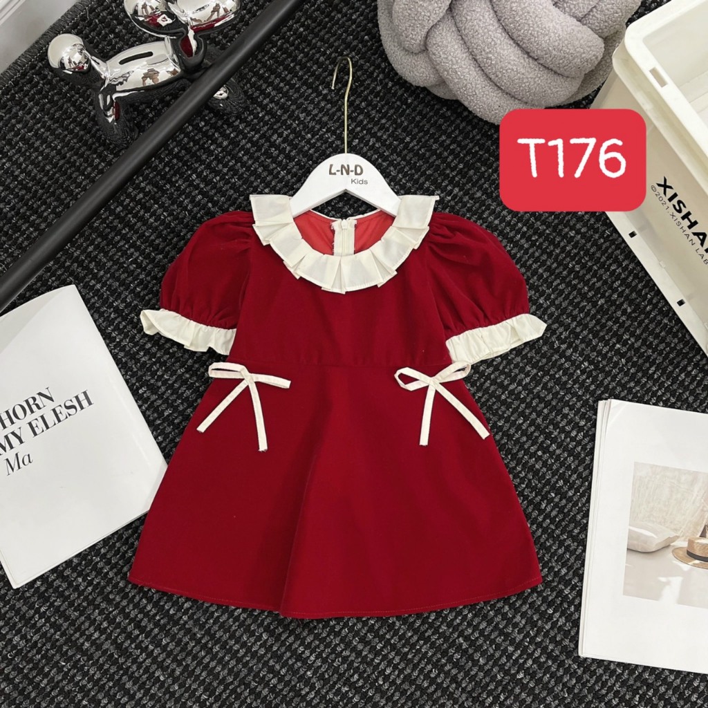 T176 Váy nhung cổ xếp ly họa tiết 2 nơ cho bé gái đang yêu