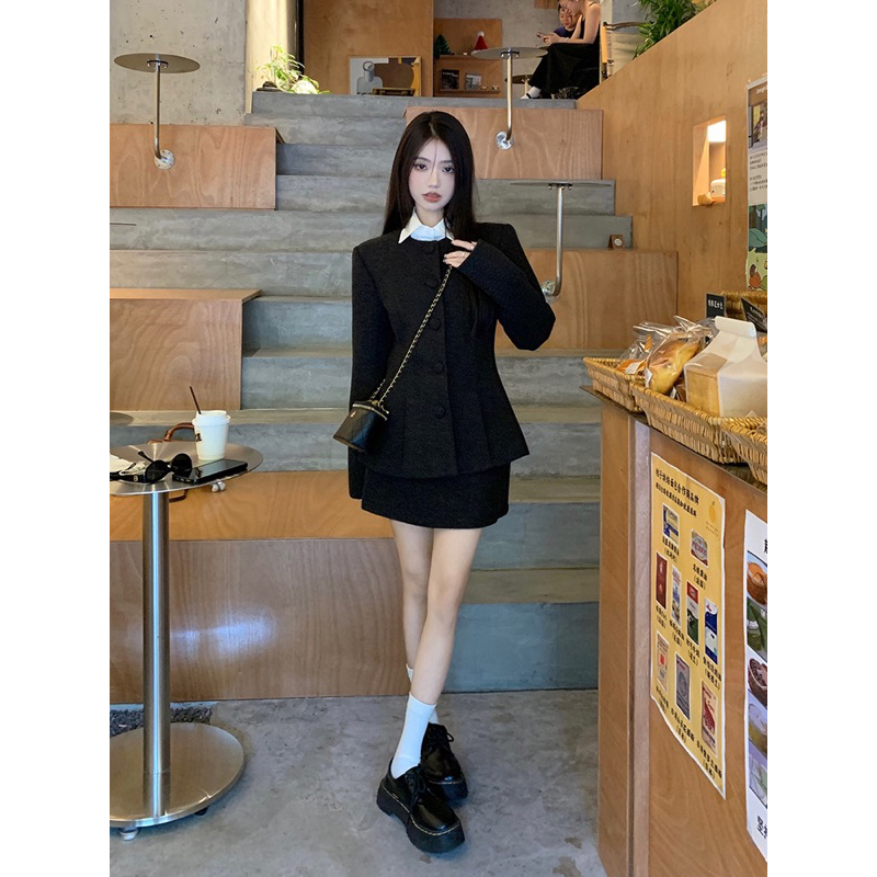 Set áo khoác dạ dáng peplum thon eo, cổ tròn vai bồng, kèm chân váy chữ A