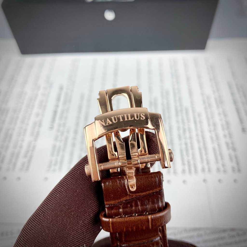 Đồng Hồ Nam Patek Nautilus 5726 Vàng Đồng - Dây Da Nâu , Máy Automatic, Size 41mm Tàu ngầm
