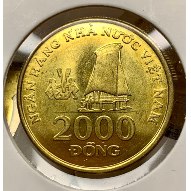 Xu năm 2003 2000đồng còn óng ánh