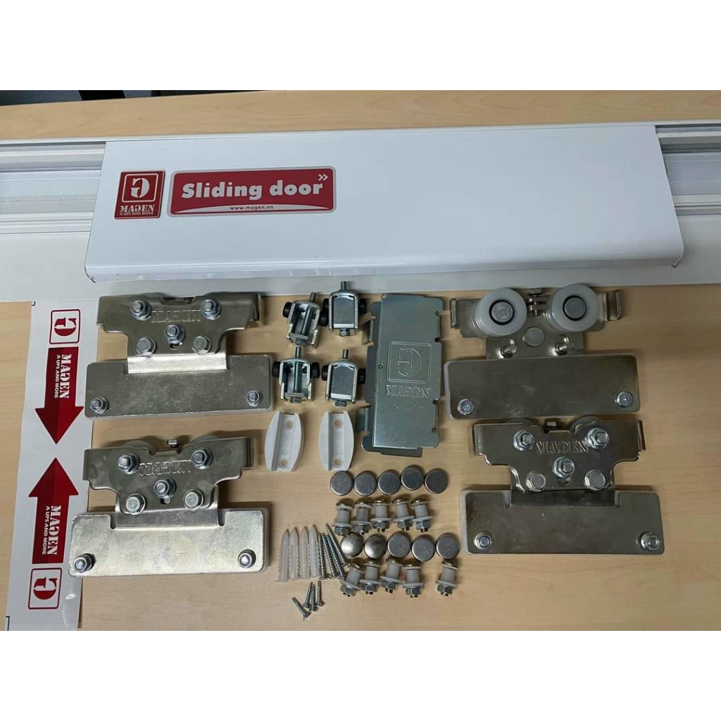 Bộ phụ kiện kẹp khoan kính dành cho cửa lùa + Ray và nắp cài 3m ( Bộ 2 cánh)