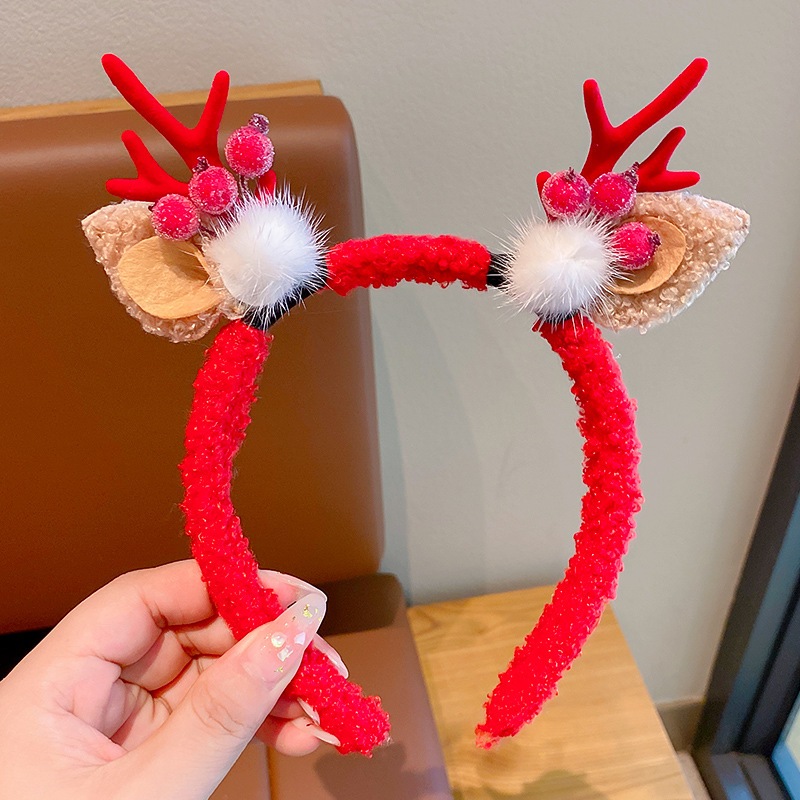 BĂNG ĐÔ, CÀI TÓC SỪNG HƯƠU TUẦN LỘC GIÁNG SINH DỄ THƯƠNG