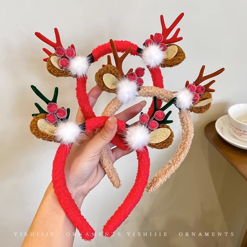 BĂNG ĐÔ, CÀI TÓC SỪNG HƯƠU TUẦN LỘC GIÁNG SINH DỄ THƯƠNG