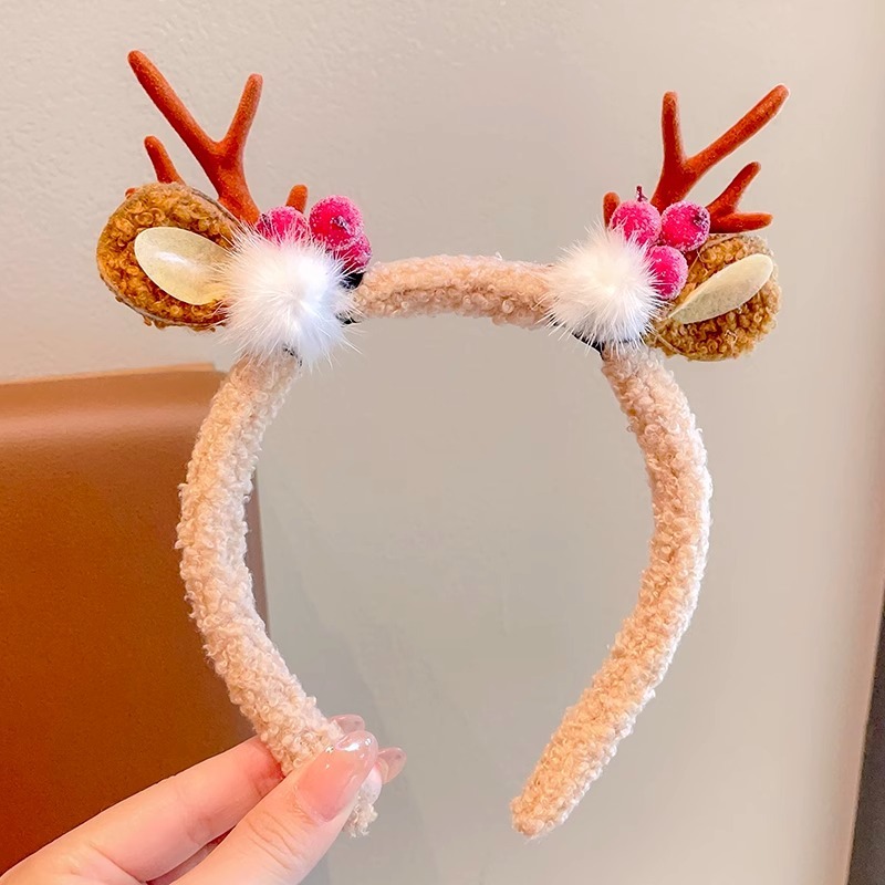 BĂNG ĐÔ, CÀI TÓC SỪNG HƯƠU TUẦN LỘC GIÁNG SINH DỄ THƯƠNG