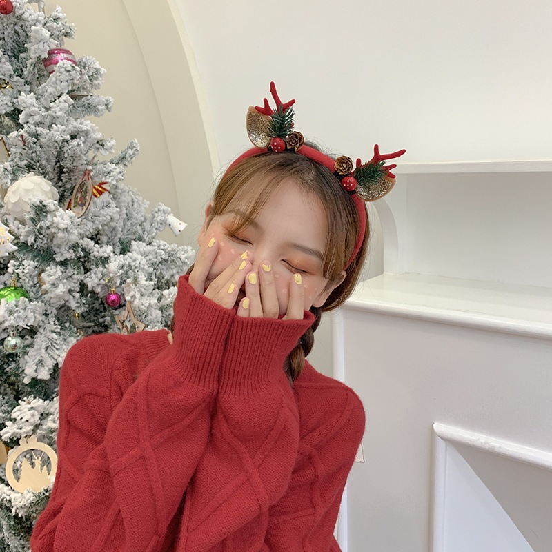 BĂNG ĐÔ, CÀI TÓC SỪNG HƯƠU TUẦN LỘC GIÁNG SINH DỄ THƯƠNG