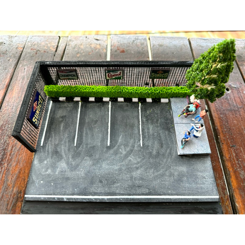 Diorama bãi đỗ xe Handmade cho xe tỉ lệ 1/64