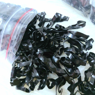 Thun Đen Cột Tóc